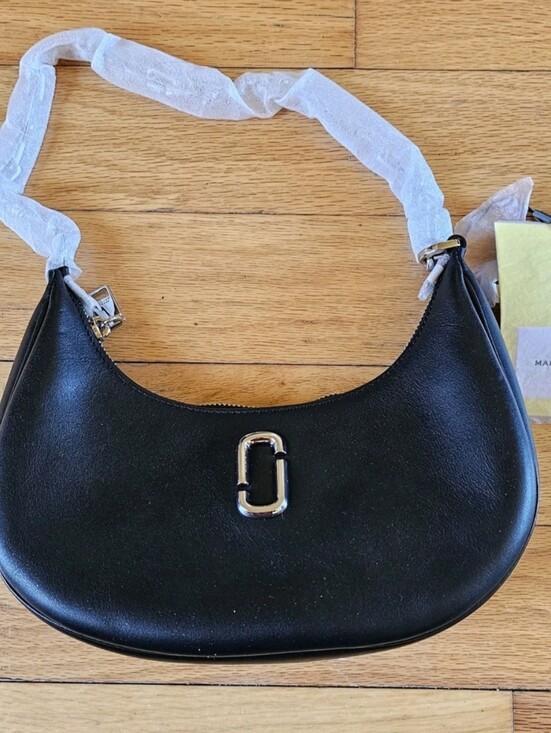 Marc Jacobs Handbags - NWT Marc Jacobs The Curve Bag Black Leather Purse